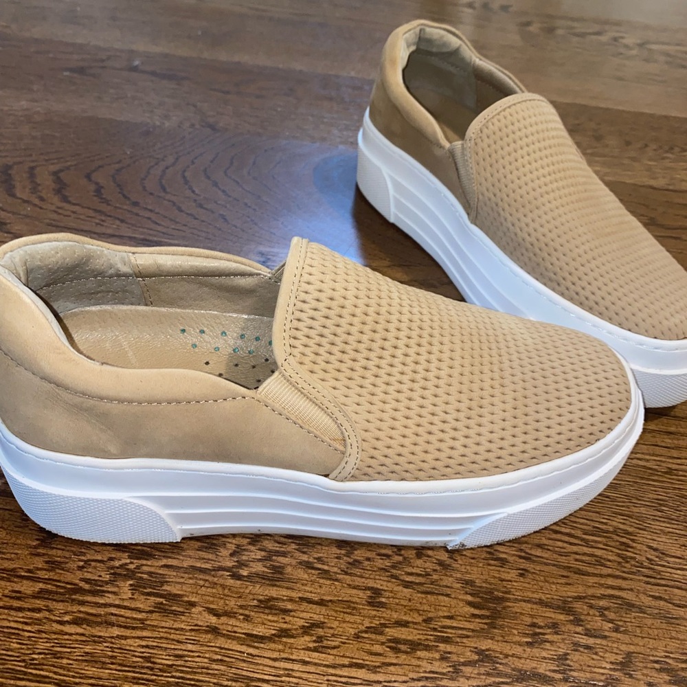 J/SLIDES NYC sneakers